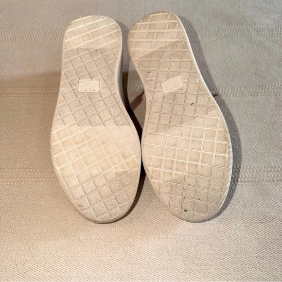Time and Tru - Sneakers - Size 8 - Picture 7 of 7